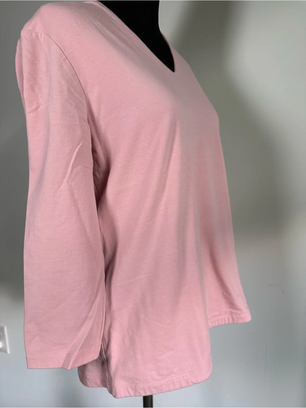 Norm Thompson Pink V Neck Top Medium 3/4 Sleeve Stretch Casual - Picture 3 of 6